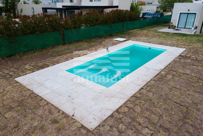 Imagen instalación piscina Aquafast en proceso.